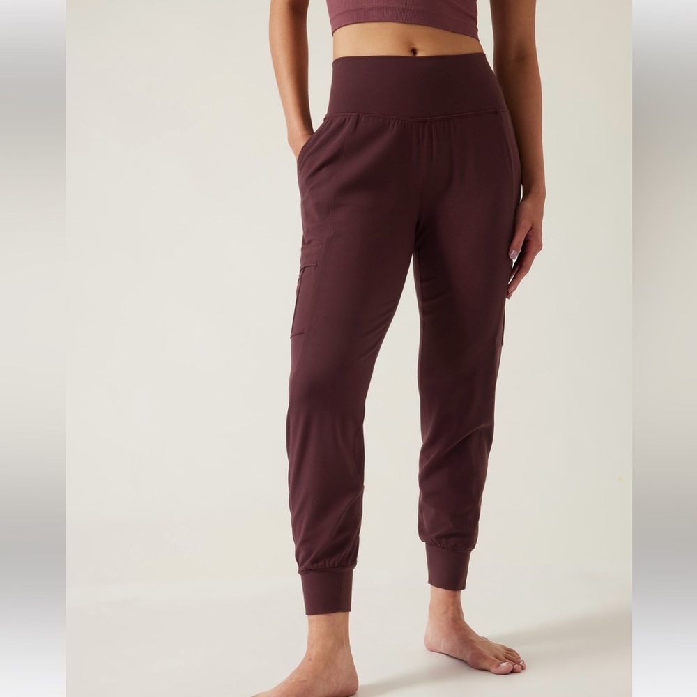 ATHLETA 🤎💜 Salutation Cargo Joggers - High Waisted